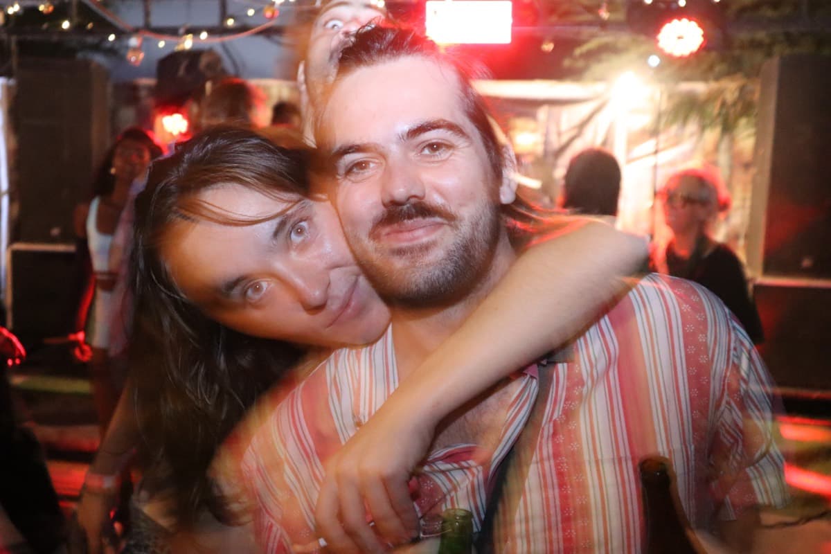 Un couple complice sur le dancefloor